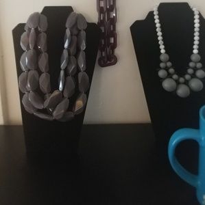 1 piece Gray 3 Layered Jumbo Bead Necklace